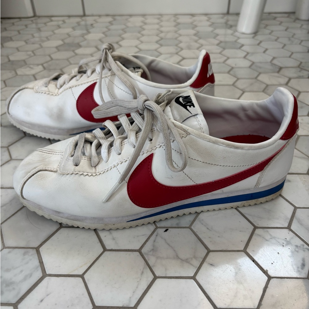 Nike White and Red Sneakers